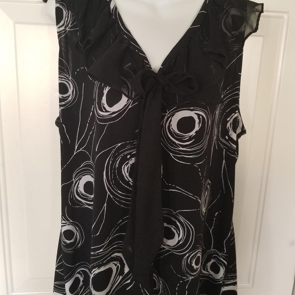Black&White Sleeveless Top w Ruffle Collar & Tie - Picture 1 of 5